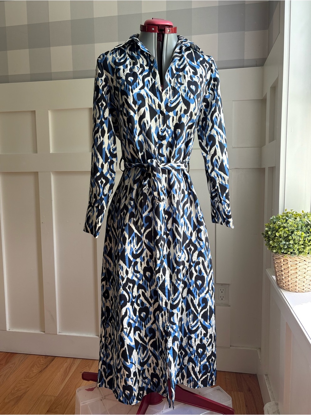 Zara Blue and Cream Ikat-Print Long Sleeve Maxi Shirt Dress with Tie Small - Picture 4 of 10